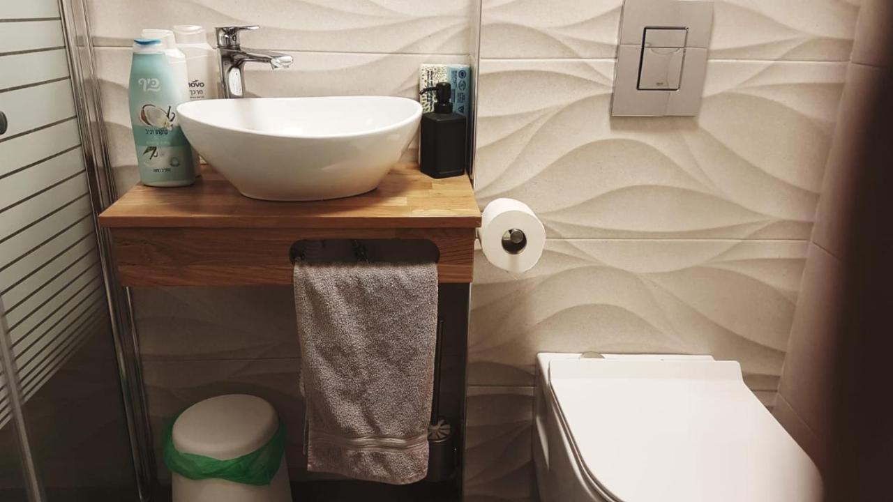 Garden Studio Apartment Elad ภายนอก รูปภาพ