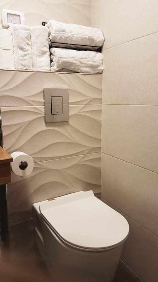 Garden Studio Apartment Elad ภายนอก รูปภาพ